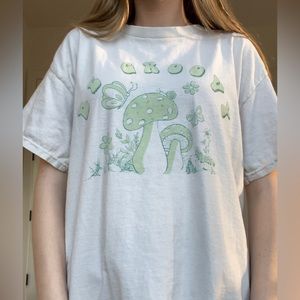 Be Groovy oversized tee